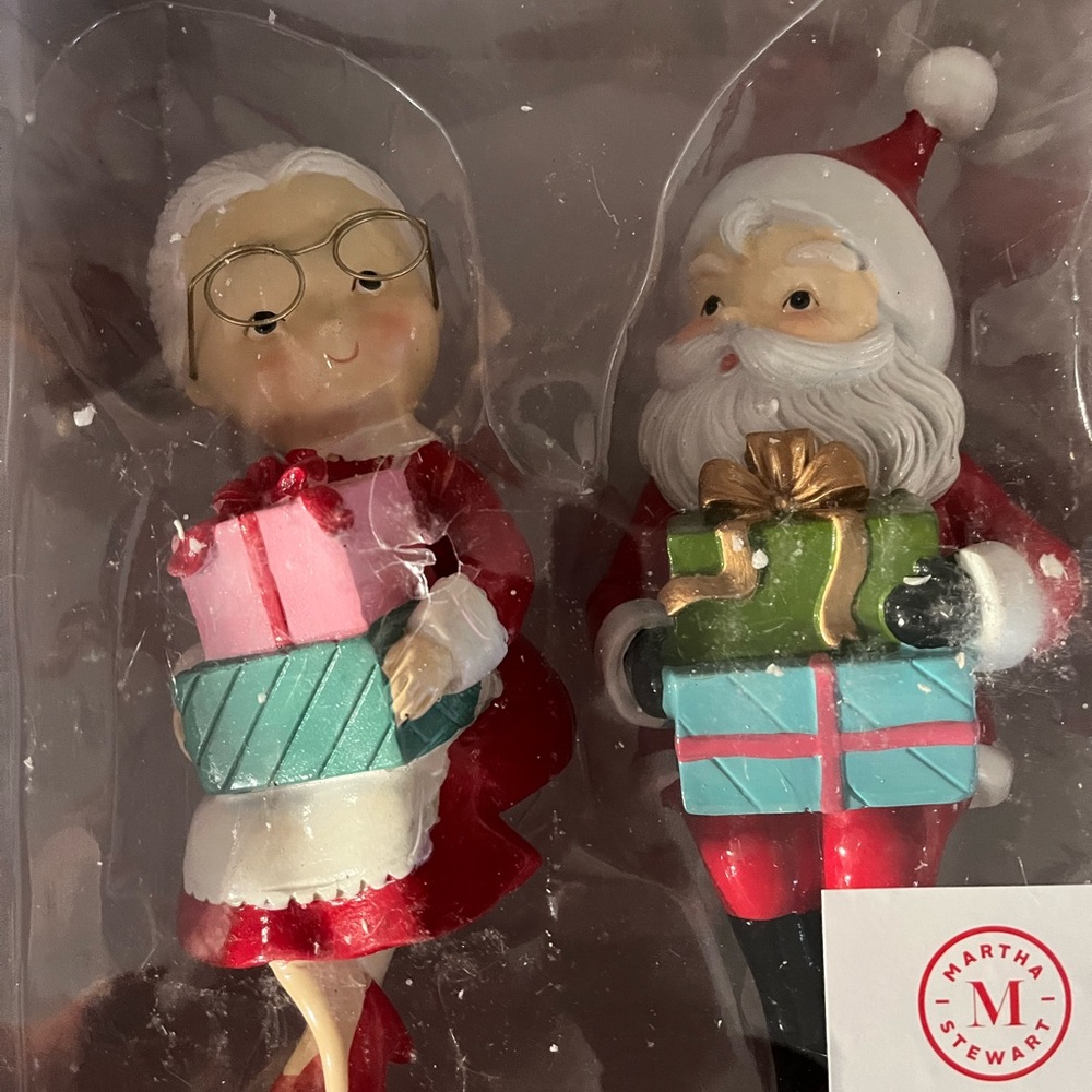 COPY - Martha Stewart, Mr. and Mrs. Santa Claus, they said anywhere with the le… - Picture 11 of 11
